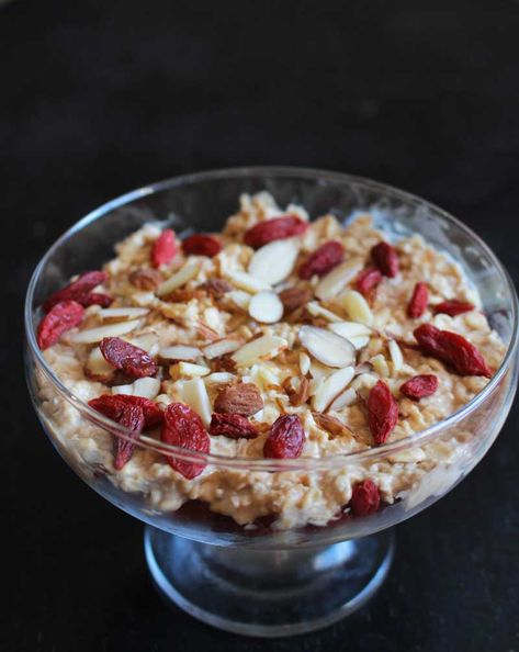 Goji Berry Oatmeal, Breakfast Superfood, Gogi Berries, Berry Oatmeal, Sandwiches Wraps, Tasty Breakfast, Overnight Oatmeal, Goji Berry, Clean Eats