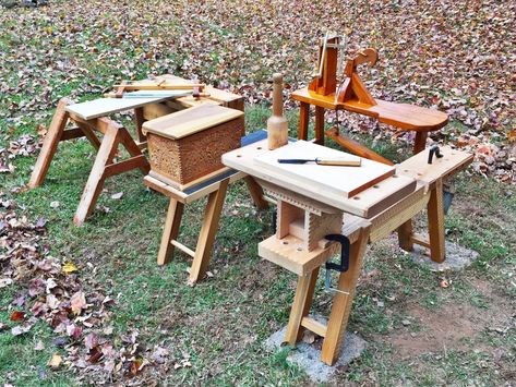 mini-Roman workbench – An Unplugged Woodworker Roman Workbench, Mini Workbench, Shave Horse, Woodwork Bench, Tiny Workshop, Woodwork Shop, Ancient Tools, Tool Stands, Woodwork Projects