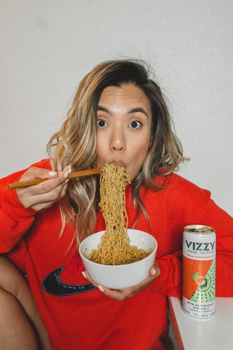 Eating Noodles Photography, Eating Noodles Reference, Noodle Photoshoot, Eating Noodles Pose, Eating Noodles Drawing, Instant Noodles Aesthetic, Ramen Photoshoot, Food Poses, Port Photography