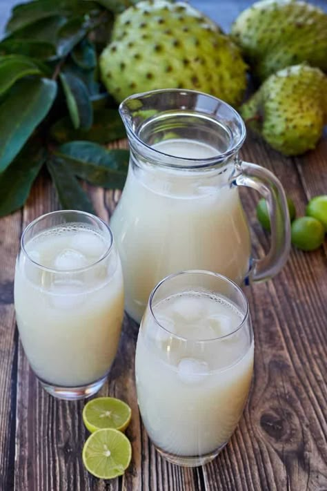 Soursop Juice Recipe, Jamaican Ginger Beer Recipe, Soursop Juice, Ginger Beer Recipe, Belize Recipes, Soursop Fruit, Healthy Juicer Recipes, Juice Smoothies Recipes, Lime Recipes