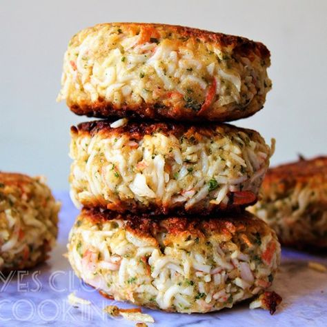 Fresh Salmon Cakes, Immitation Crab Recipes, Camping Meal Ideas, Fish Meals, Camping Meal Planning, Crab Cake Recipes, Camping Meal, Vegan Chinese, Crab Meat Recipes