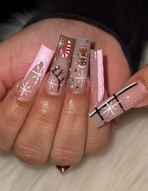 Christmas Nails Acrylic Long Bling, Present Design Nails, Christmas Coffin Nail Designs, Hoilday Nails, Holiday Acrylic Nails, Winter Nails Acrylic, Nails Design With Rhinestones, Glow Nails, Girly Acrylic Nails