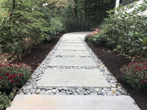 Large Concrete Pavers, Concrete Pavers Walkway, Backyard Walkway, Pavers Backyard, Paver Designs, Walkway Landscaping, Side Yard Landscaping, Paver Walkway, Modern Landscape Design