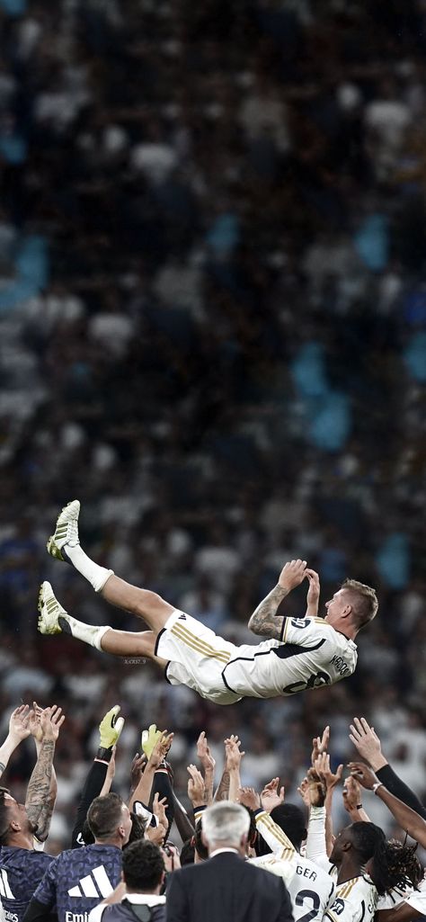 #tonikroos #kroos #realmadrid #laliga #goodbye #wallpapers Real Madrid Cr7, Real Madrid Photos, Ronaldo Photos, Real Madrid Team, Real Madrid Wallpapers, Real Madrid Football, Madrid Wallpaper, Team Wallpaper, Real Madrid Players