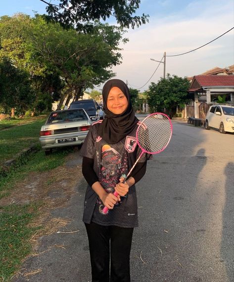 Playing Badminton, Be Myself, Malaysia Airlines, Outfit Korean, Hijab Aesthetic, Best Poses For Pictures, Anime Pics, Photography Poses For Men, Selfie Ideas