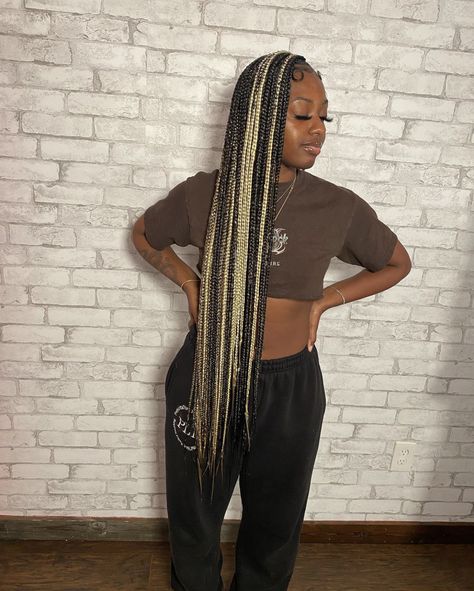 Medium Knotless Braids, Medium Knotless, Colored Box Braids, Lemonade Braids Hairstyles, Blonde Box Braids, Luxury Hair Extensions, Blonde Hair Extensions, Blonde Braids, Box Braids Hairstyles For Black Women