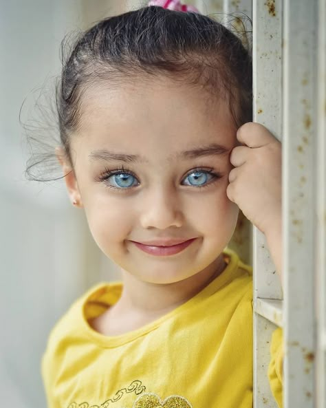 Turkish Photographer Captures the Beauty of Children’s Eyes That Shine Like Gems Striking Eyes, Beautiful Eyes Color, Baby Eyes, Most Beautiful Eyes, Baby Faces, Stunning Eyes, Gorgeous Eyes, Pretty Eyes, Dracula