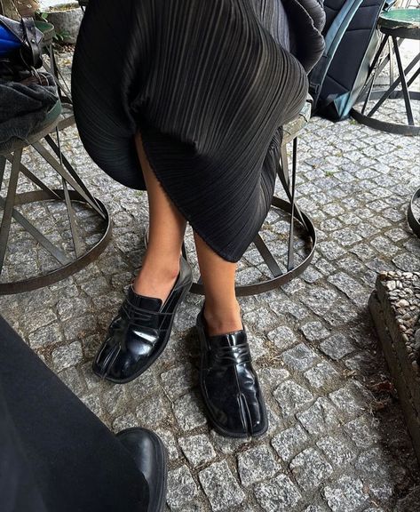 Margiela Tabi Loafer, Tabi Boots, Loafers Outfit, Tabi Shoes, Margiela Tabi, Boot Shoes, Wardrobe Edit, Loafers Style, Inspo Outfit