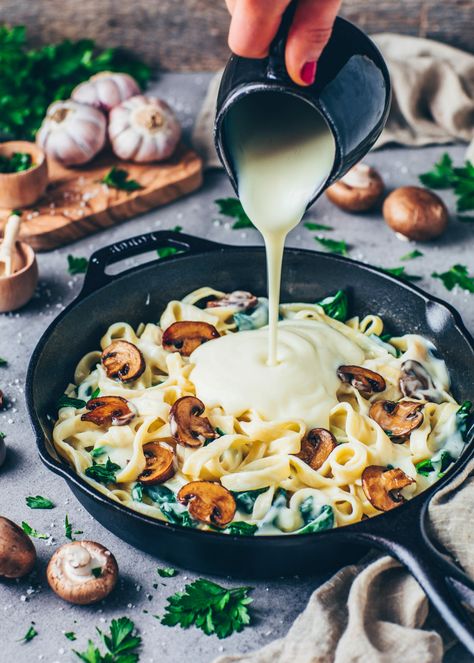 Vegan Cauliflower Alfredo, Cauliflower Alfredo Sauce, Soup Maker Recipes, Vegan Mushroom Stroganoff, Creamy Vegan Pasta, Cauliflower Alfredo, Cauliflower Sauce, Pasta With Alfredo Sauce, Cauliflower Pasta