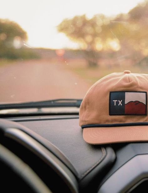 Cap Pics, Advertisement Photography, Chris Kyle, Still Life Pictures, Product Shots, Flat Lay Photography, Dad Caps, Branding Photos, Advertising Photography