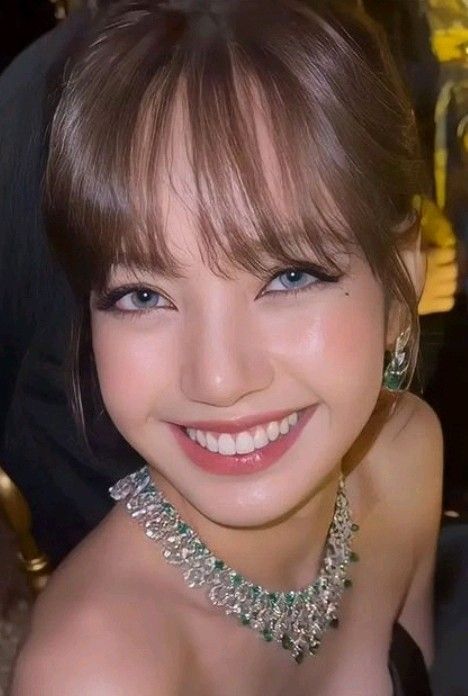 Lisa Face Shape, Lisa Lipstick, Petty Girl, Alex Pics, Kpop Makeup, Formal Makeup, Beauty Makeup Tutorial, Korea Girl, Cute Makeup Looks