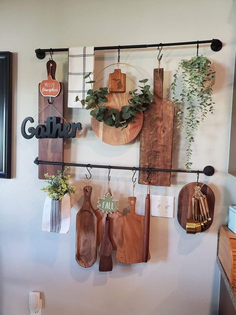 Hanging Bread Boards, Pans Hanging On Wall, Hang Cast Iron Pans On Wall, Hanging Charcuterie Board Display, Charcuterie Board Wall Display, Hanging Utensils In Kitchen, Kitchen Rail With Hooks, Charcuterie Board Wall, Rail Decor