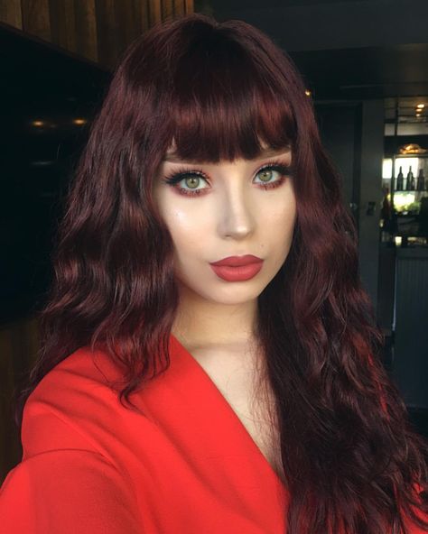 10k Likes, 72 Comments - Lupe Sujey Cuevas | Dallas (@lupescuevas) on Instagram: “Heading out. but I miss my little baby and hubby! Ready to go home to create some rad looks! …” Dark Red Hair With Bangs, Deep Burgundy Hair, Red Hair With Bangs, Red Hair Makeup, Cherry Red Hair, Short Red Hair, Full Bangs, Cherry Hair, Colors Hair