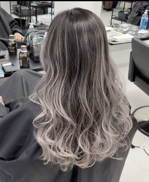 Grey Hair Streak, Japanese Hair Color, Smokey Hair, Blonde Asian Hair, Two Color Hair, Grey Ombre Hair, Hair Color Asian, Gradient Hair, Grey Hair Dye