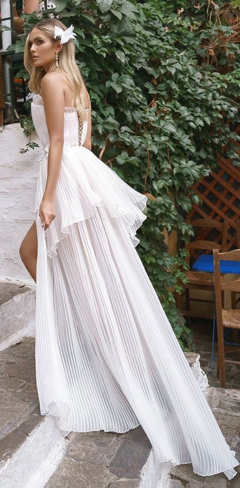 Pleats Wedding Dress, Pleated Wedding Gown, Bohem Wedding Dress, Wedding Dress Peplum, Wedding Dress Pleated, Pleated Wedding Dress, Peplum Wedding Dress, Fashion Outfits Dresses, Haute Couture Wedding Dress