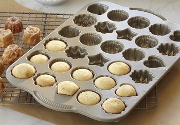 Teacake Pan Delicate Cakes, Black Dessert, Honeycomb Cake, Tiny Cakes, Cake Baking Pans, Tea Cake, Pan Recipes, Nordic Ware, Tea Cakes