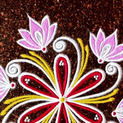 Kaavi Kolam, Gadapa Designs, Hand Art Kids, Border Rangoli, Rangoli Designs Simple Diwali, Simple Kolam, Easy Rangoli Designs Diwali, Rangoli Side Designs, Bus Games