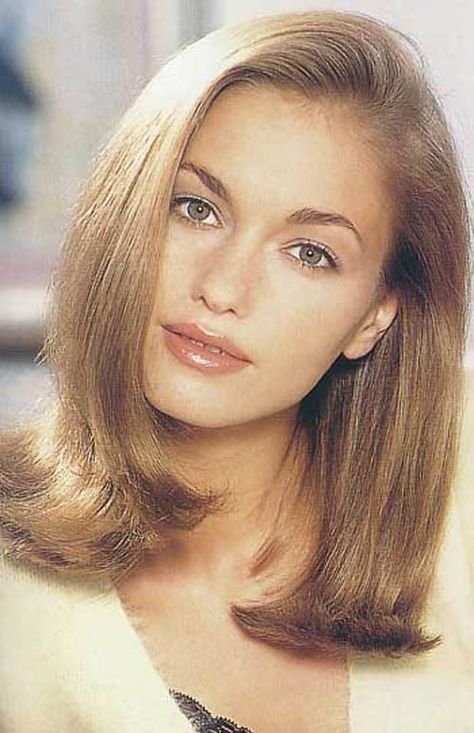 Flipped ends (very) long bob Midi Haircut, Very Long Bob, 1990s Hairstyles, Flipped Ends, Long Length Hair, Medium Short Hair, 90s Hairstyles, Hair Flip, Long Bob Hairstyles