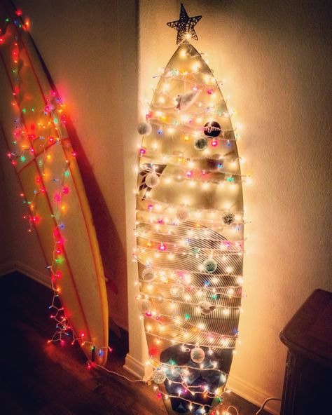 Surfboard Christmas Tree, Island Christmas Tree, Christmas Surfboard, Margaritaville Christmas, Surf Christmas, Surfing Christmas, Caribbean Christmas, Paddle Surf, Florida Holiday