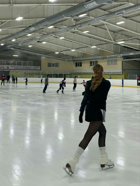 #iceskating #figureskate # Łyżwy Aesthetic, Blonde Figure Skater Aesthetic, Figure Skating Outfits Practice, Ice Skater Aesthetic, Figure Skater Aesthetic, Ice Skating Lessons, Ice Skating Pictures, Ice Skating Aesthetic, Figure Skating Aesthetic