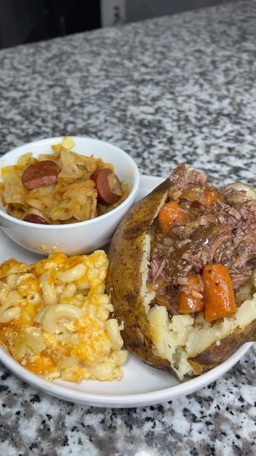 Pot Roast Aesthetic, Pot Roast Black People, Cooking For My Man, Pot Roast Meals, Roast Dinner Ideas, Food Black People, Pot Roast Dinner, Soul Food Dinner, Cooking For Beginners