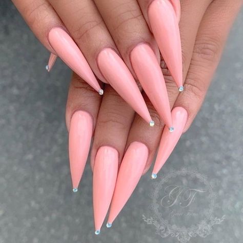 Plain Stiletto Nails, Nails Plain Color, Acrylic Stiletto Nails, Nails Plain, Modern Nail Art, Nails Art Ideas, Stiletto Nail Art, Modern Nails, Almond Shape Nails