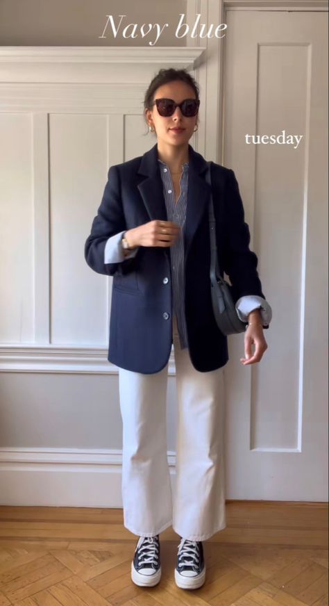 White Jeans Blue Blazer, Smart Casual Fall Outfits 2024, Navy Blazer Fall Outfit, Bootcut Jeans Office Outfit, Outfit With Navy Blue Blazer, Styling Navy Blue Blazer Women, How To Style Navy Blue Blazer, Navy Blazer Street Style, White Jeans Blue Shirt Outfit