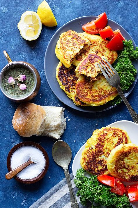 These stuffed potato patties are the perfect weeknight dinner. Creamy mashed potatoes are stuffed with a tasty beef filling and seared to perfection. #potatopatties #potatochops #potatocakes #dinnerrecipes #dinnerideas #mealprep #kidfriendlyrecipes Potato Patties Recipe, Stuffed Potato, Iran Food, Potato Patties, Persian Cuisine, Iranian Food, Patties Recipe, Potato Cakes, Potato Pancakes