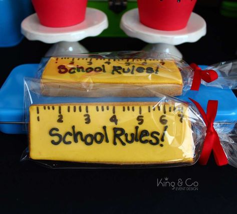 Brooklyn's First Day of School | CatchMyParty.com Pre K Graduation Party, Elementary School Party, Free Back To School Printables, Balloons Valentines Day, School Bus Party, First Day Of Homeschool, Fun Kid Lunch, Back To School Party Ideas, First Day Of School Ideas