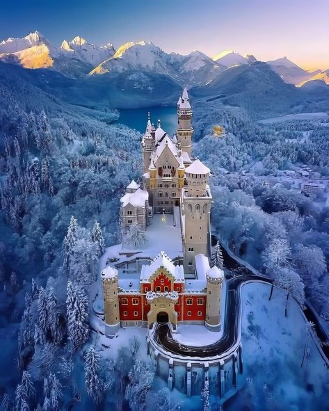 Neuschwanstein Castle in the winter is just marvelous. ❄️🏰🇩🇪 Castle Germany, Castles In England, Germany Castles, Castles In Scotland, Neuschwanstein Castle, Fairytale Castle, Princess Castle, Drone Photos, Bucket List Destinations