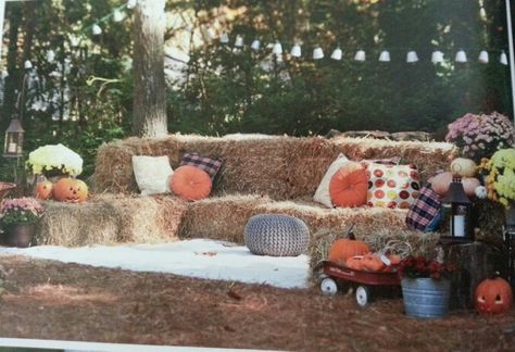 Love this hay couch! Hay Couch, Patch Ideas, Fall Photo, Couch Set, Fall Mini, Fall Photoshoot, Block Party, Fall Party, Mini Session