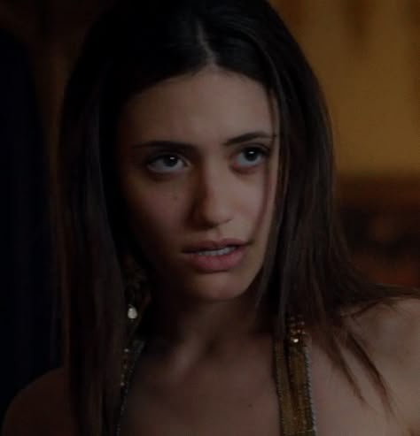 Fiona Gallagher Makeup, Emmy Rossum Shameless, Fiona Gallagher Icon, It Girl Party, Emma Rossum, 2000s It Girl, Shameless Us, Uk Aesthetic, Fiona Gallagher