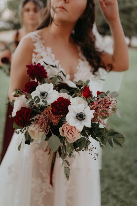 Burgundy And Blush Fall Wedding, Fall Wedding Flowers October Burgundy, Burgundy Blush Flowers, Blush And Burgundy Wedding Bouquet, Wedding Bouquets Bride Burgundy, Burgundy Blush Wedding Decor, Burgandy Wedding Boquet, Red White Wedding Flowers, Burgundy And White Wedding Flowers