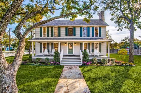 150-year-old farmhouse renovated into a modern home - Curbed 18th Century Home, Napa House, Provence House, Historic Farmhouse, Vaulted Ceiling Kitchen, Old Farmhouses, Texas Farmhouse, Wood Siding Exterior, Tudor Homes