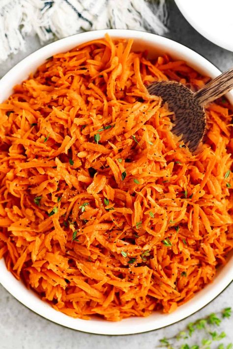 These Glazed Shredded Carrots are sweet and spicy with a little zest! Serve brown sugar carrots as a side for your favorite meats. Salad Potluck, Brown Sugar Carrots, Homemade Scalloped Potatoes, Sugar Carrots, Carrots Side Dish, Salad Recipes Low Carb, Veggie Side Dish Recipes, Carrot Salad Recipes, Bunny Food