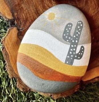 Aztec Rock Painting, Painted Stepping Stones Ideas, Painted Rocks Preppy, Desert Painted Rocks, Flat Rock Painting Ideas, Boho Rock Painting Ideas, River Rock Painting Ideas, Cute Rock Ideas, Western Painted Rocks