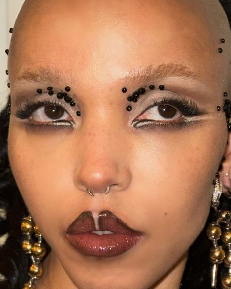 Fka Twigs Makeup, Y2k Makeup, Fka Twigs, Hair Instagram, Cool Makeup Looks, Pinterest Makeup, Fancy Makeup, Dark Makeup, Hair Images