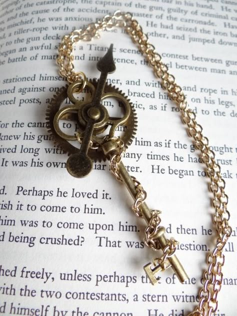 . Steampunk Key Necklace, Steampunk Choker, Key And Lock, Steampunk Key, Mode Steampunk, Steam Punk Jewelry, Fitness Ideas, Key Jewelry, Steampunk Accessories