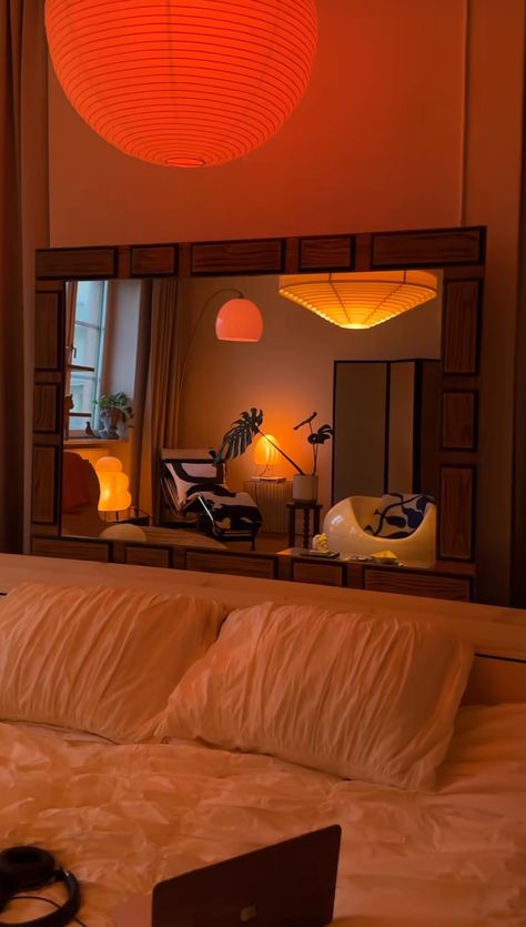 Rnb Bedroom Aesthetic, 70 Bedroom Aesthetic, Orange Bedroom Aesthetic, Ambient Lighting Bedroom, Beautiful Houses Inside, Orange Lighting, Funky Bedroom, Minimalist Living Room Ideas, Living Room Minimalist