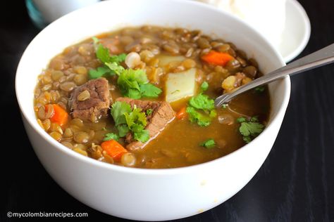 Sopa de Lentejas con Carne (Lentils and Beef Soup) Columbian Recipes, Ecuadorian Food, Hearty Lunch, Cold Weather Food, Colombian Food, Lentil Soup Recipes, Soup And Stew, Beef Soup, Bowl Of Soup