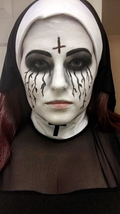 American horror story scary nun Halloween makeup Nun Face Paint, Priest Halloween Makeup, Nun Makeup Halloween Easy, Scary Nun Makeup Easy, Evil Nun Makeup, Scary Nun Makeup, Nun Makeup Halloween, Priest Halloween Costume, Priest Halloween