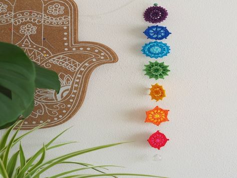 I just love the beauty of each of these 15 beautiful mandala crochet patterns. So much fun to make and so beautiful on your wall, couch or bed. Diy Crochet Flowers Tutorial, Mandala Crochet Pattern, Crochet Dreamcatcher Pattern, Diy Crochet Flowers, Mini Mandala, Crochet Wall Art, Mandala Crochet, Crochet Dreamcatcher, Wall Hanging Designs