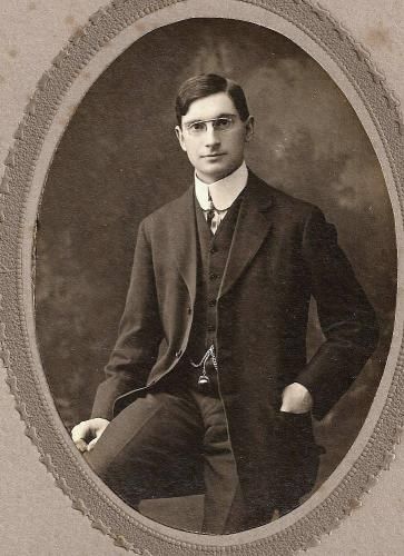 Victorian Men, Victorian Gentleman, Wild Bunch, Victorian Man, Vintage Gentleman, Vintage Mens Fashion, Man Men, Handsome Man, Edwardian Fashion