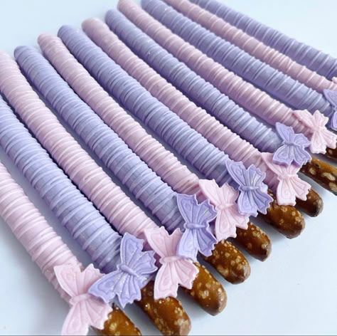 Butterfly Chocolate Covered Pretzels, Pink And Purple Dessert Table, Purple Treat Table, Butterfly Themed Desserts, Enchanted Forest Theme Treats, Baby Shower Enchanted To Meet You, Bridgington Party, Purple Themed Baby Shower Ideas, Butterfly Baby Shower Dessert Table