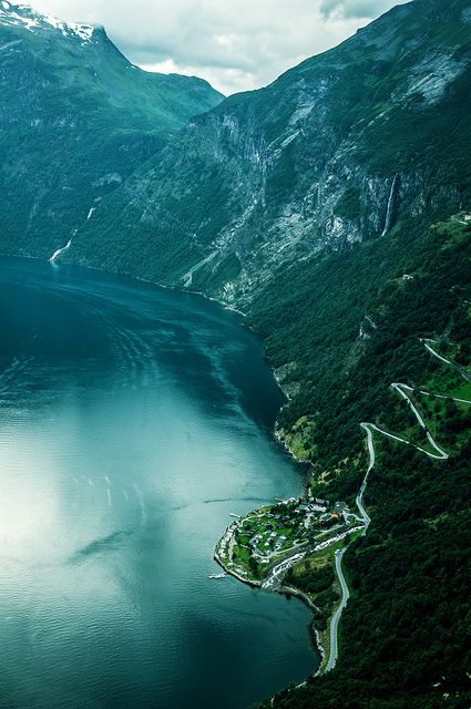 ✯ Geiranger, Norway can't even imagine how this looks In person! It would prob take my breath away Scenic Images, Remote Places, Voyage Europe, Pretty Places, Places Around The World, Scandinavia, Beautiful World, Travel Dreams, Beautiful Landscapes