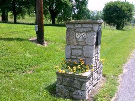 Cottage Style Mailbox for a Country Lane Mailbox Column, Small Fortress, Letterbox Ideas, Stone Mailbox, Mail Box Ideas, Mailbox Designs, Mailbox Decorations, Mailbox Planter, Brick Mailbox