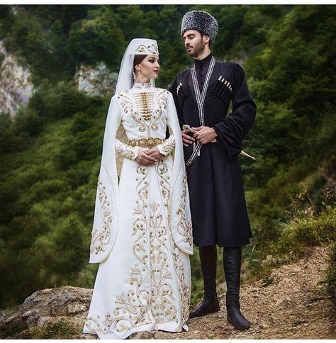 Wedding Dresses From Around The World, Russian Traditional Wedding, Traditional Russian Wedding Dress, Russian Wedding Traditions, Russian Wedding Dress, Labyrinth Dress, Polish Wedding, Cultural Wedding, Trajes Kylie Jenner