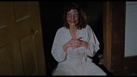 What a smile! in The Evil Dead  1981    #EvilDead #TheEvilDead #Horror #HorrorMovie The Evil Dead 1981, The Blair Witch Project, Evil Dead 1981, The Evil Dead, Sam Raimi, Spooky Movies, 80s Horror, Horror Movie Icons, Susan Sarandon