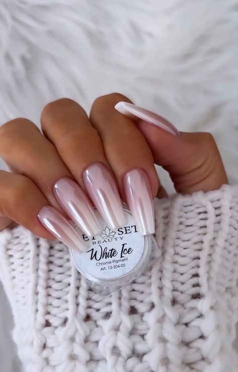 White Ombre Chrome Nails, Ice White Nails, January Nails Ideas 2023, January Nails 2023, Perfect Summer Nails, Short Stiletto Nails, Glazed Nails, Ombre Chrome Nails, Fly Nails