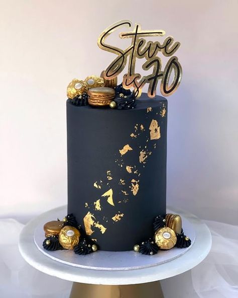 30th Male Birthday Cake, Cake In Black And Gold, Male 50th Birthday Cake Ideas, 40th Cake Ideas For Men, Elegant Black And Gold Cake, Cake For Male Birthdays, Masculine Birthday Cake Ideas, 30th Birthday Cake Black And Gold, Male 60th Birthday Cake Ideas For Men